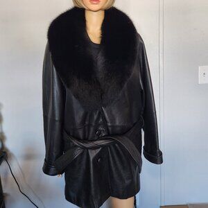 Luxurious Black Leather Jacket with Fur Collar